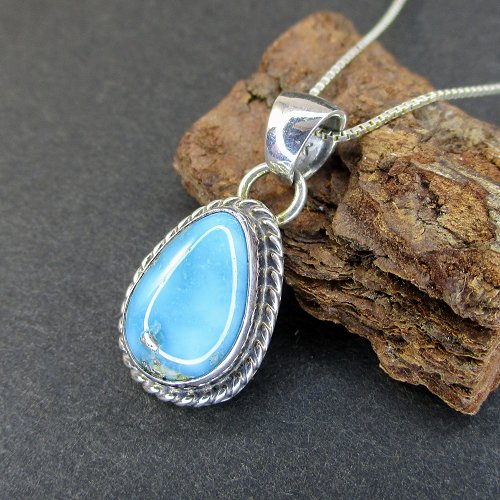 ナバホ族：Annie Chapo モレンシ ターコイズ ペンダント - PINE☆FIELD