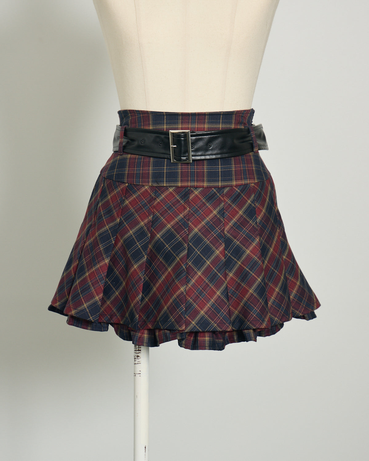 レザーベルト付きフリルプリーツスカート – pium