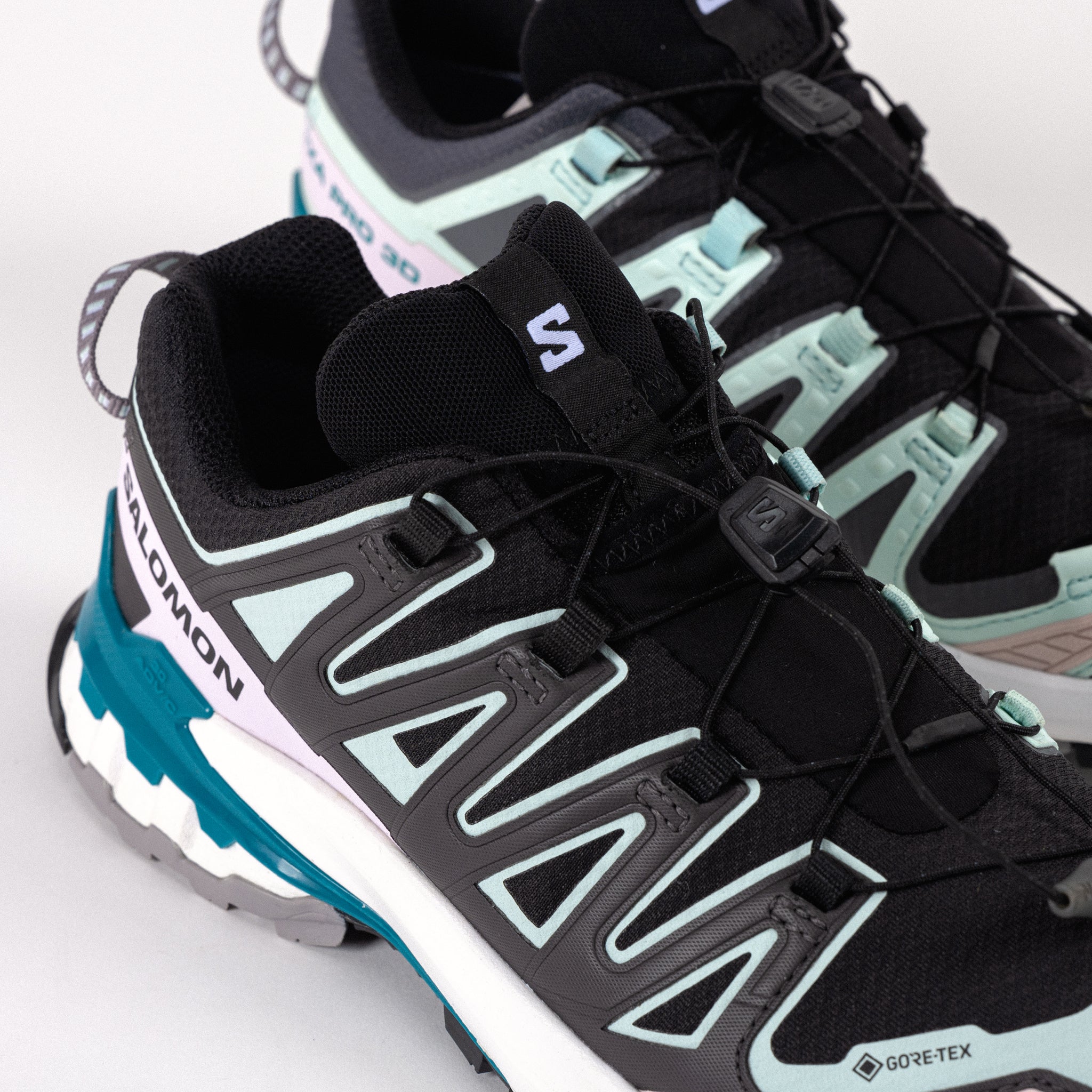 WOMEN'S SALOMON XA PRO 3D V9 GTX - BLACK - MESH – Plaza Shoe Store