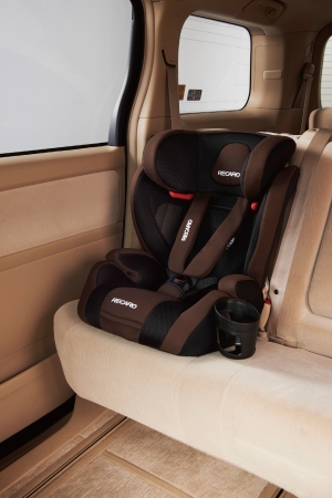 レカロ」と「日本トイザらス」のコラボレーションモデルとなる『RECARO