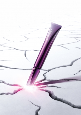 シワ」に挑む。気になるところに深く効く KANEBO最新シワ改善美容液が