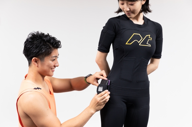 ドイツ製の最新EMSボディスーツ(筋肉刺激スーツ)を着用！15分でボディ