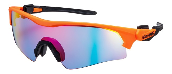 プロ野球・阪神タイガースの近本光司選手とSWANSサングラス・用品契約