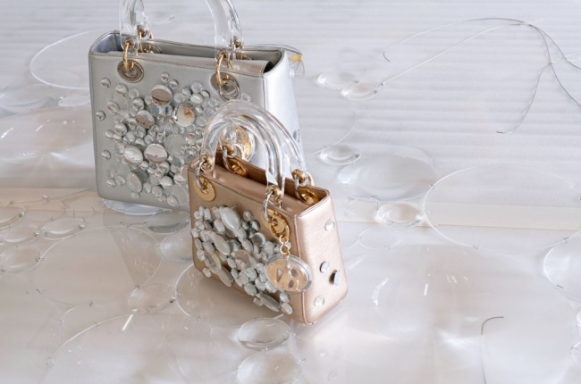 ディオール】世界の女性アーティストがアイコンバッグ「レディ