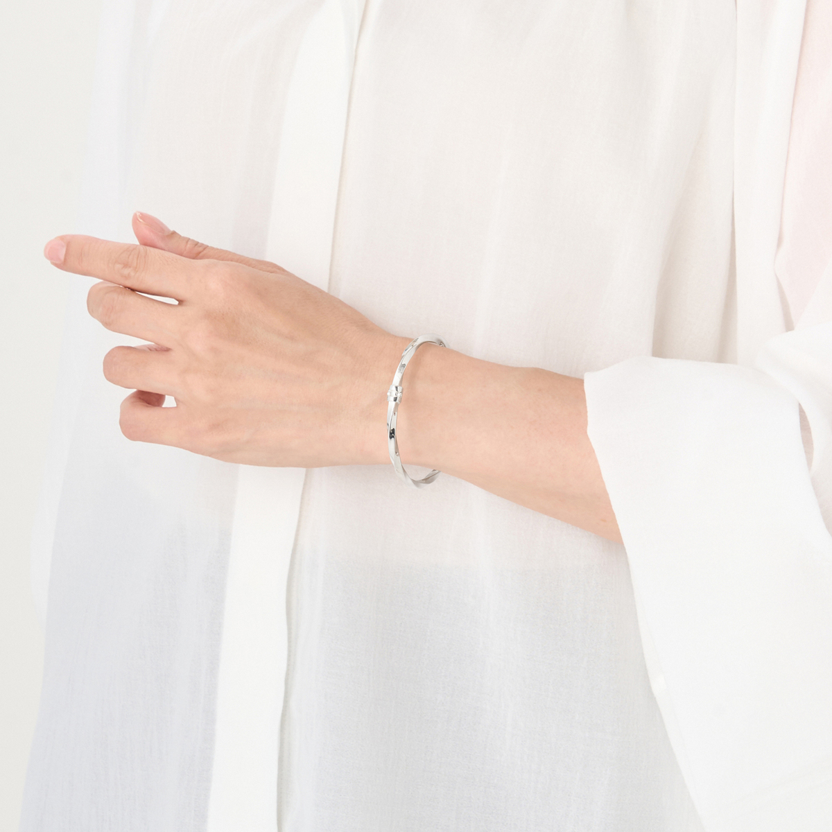 UNOAERRE シルバー925 ツイスト デザイン バングル ウノアエレシルバー