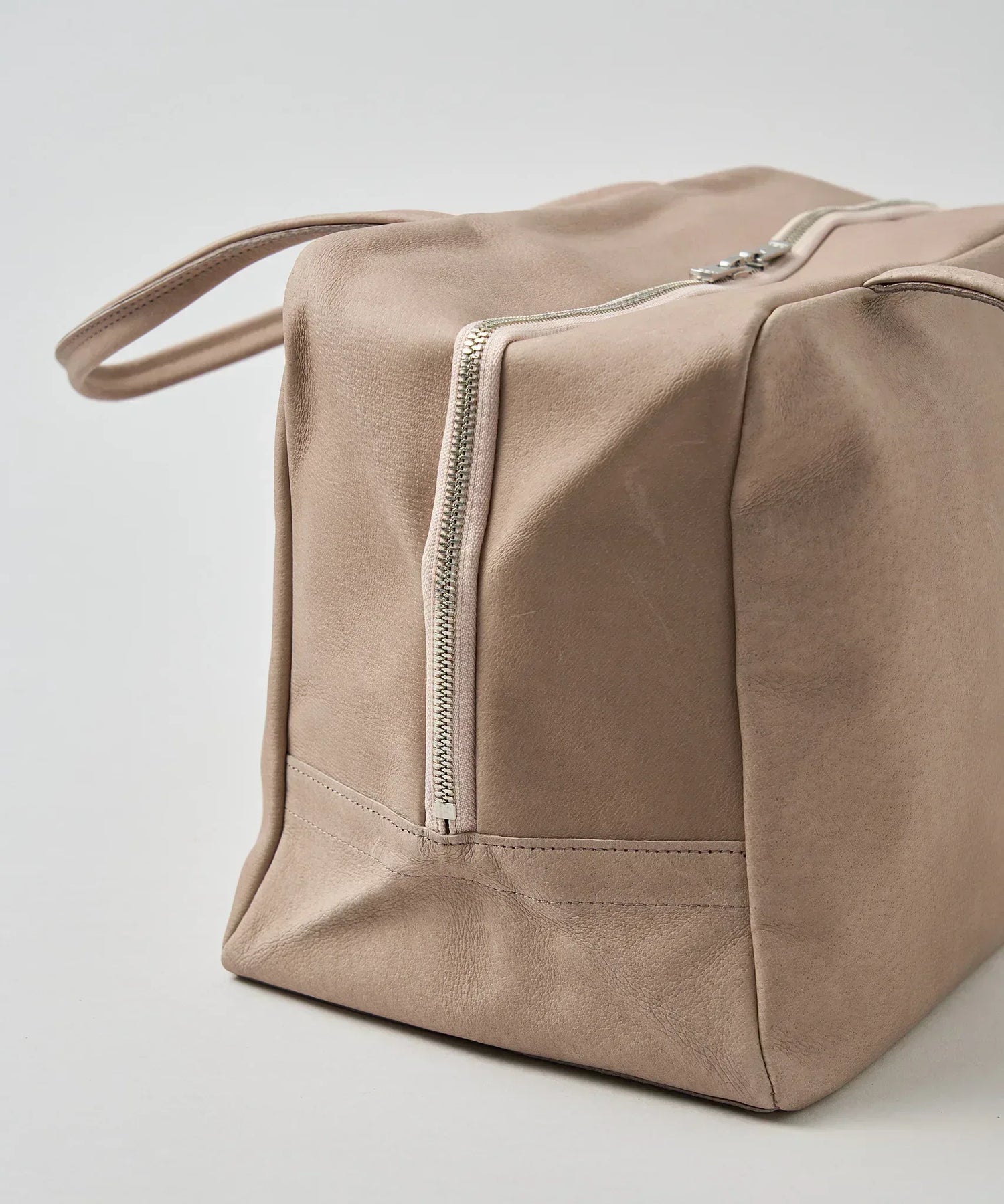 REN】《ボストンバッグ》シンプルで軽い、大きめのレザーバッグ。。