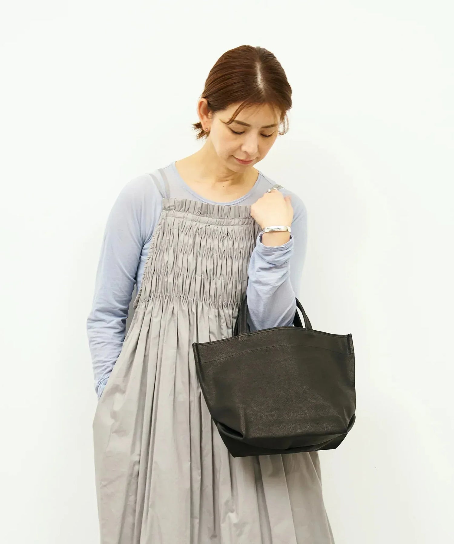 REN】《トートバッグ》シンプルで軽い、手持ちサイズのレザーバッグ。