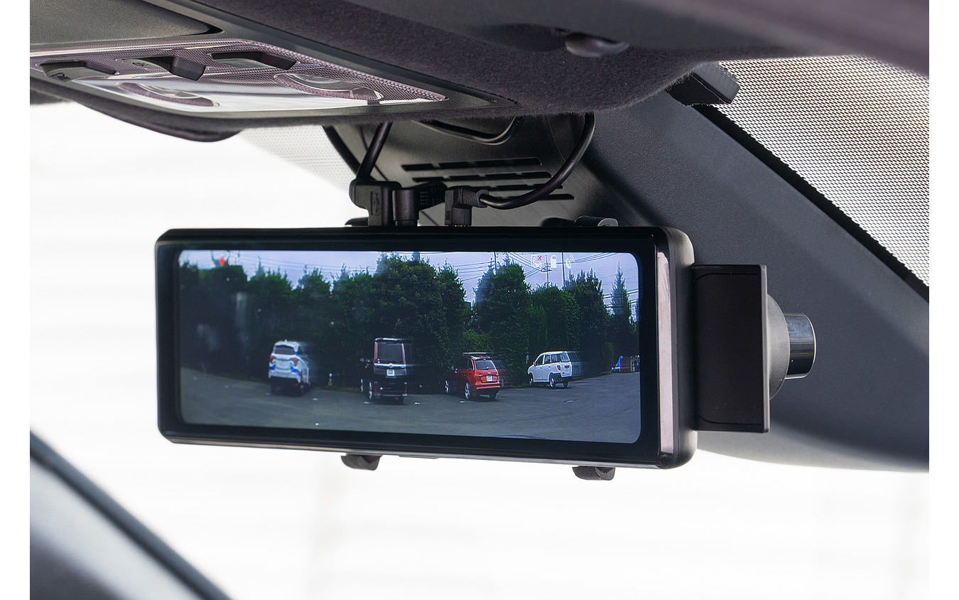 スタイリッシュで高機能デジタルルームミラー型ドライブレコーダー登場