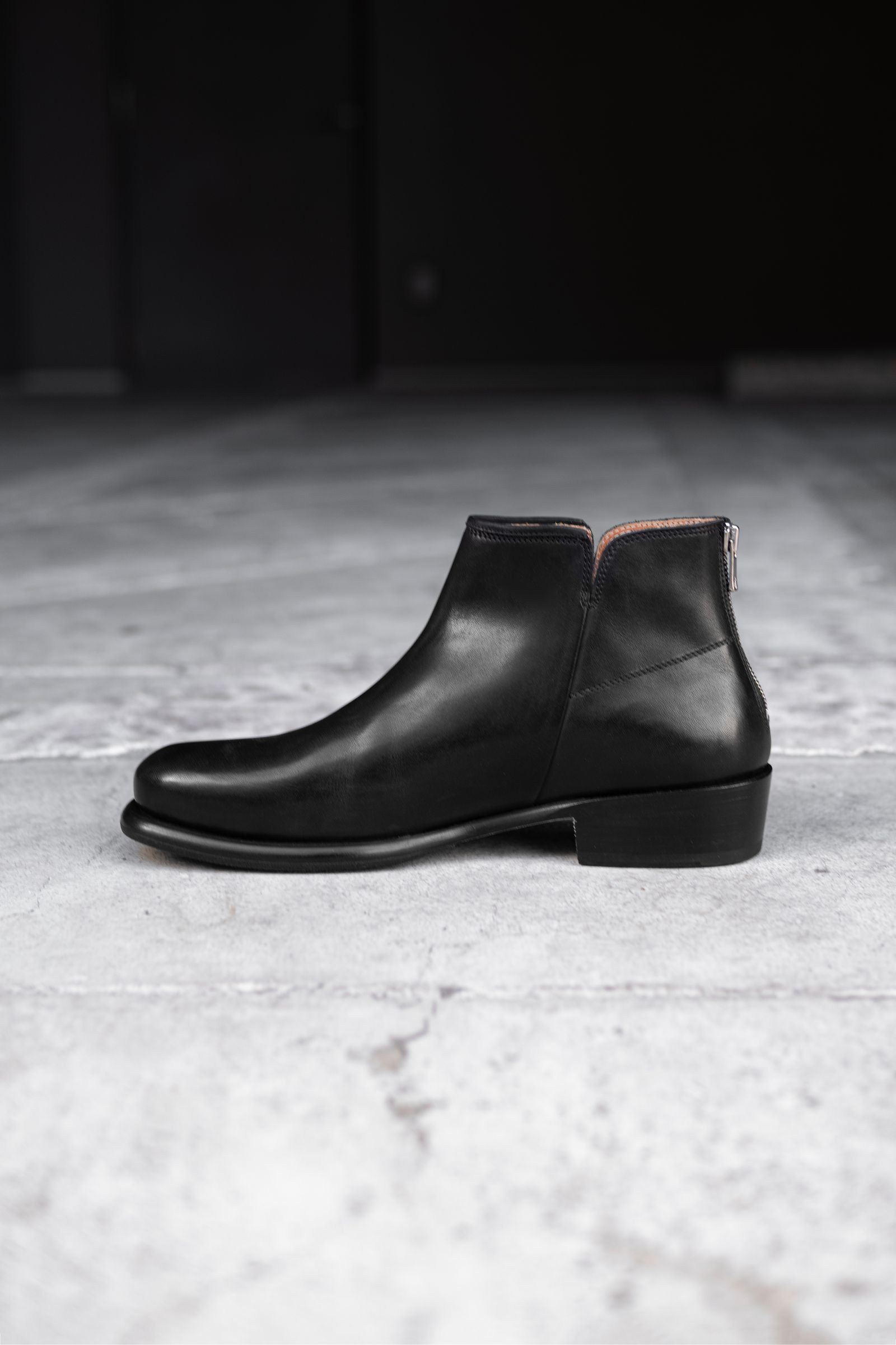 EARLE - Back zip short boots / Black | Retikle Online Store