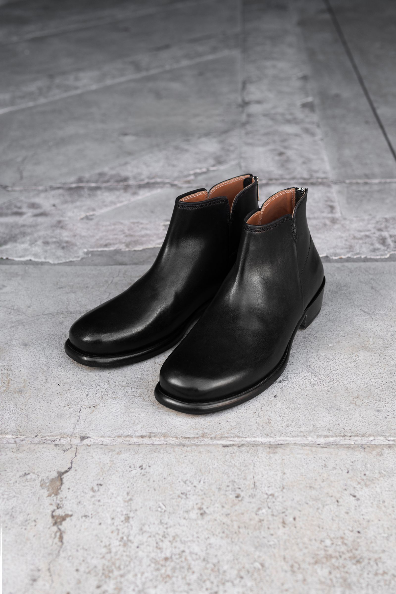 EARLE - Back zip short boots / Black | Retikle Online Store