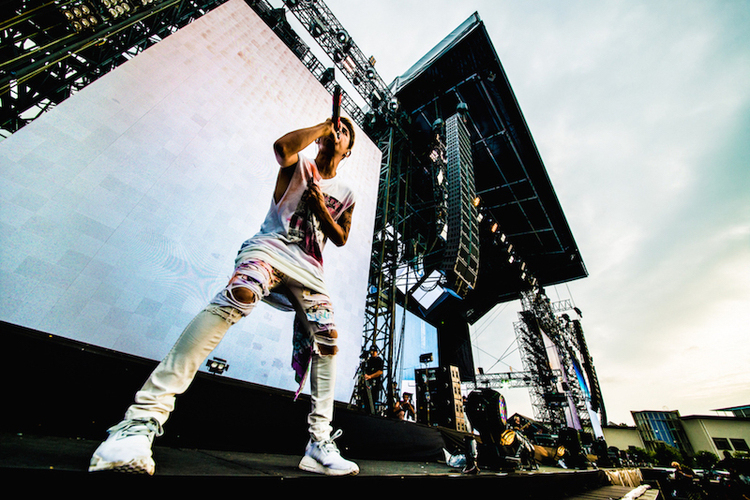 完全レポ】ONE OK ROCK、11万人動員の渚園、圧巻のフィナーレまで