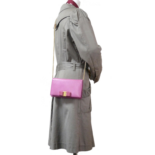 Salvatore Ferragamo Varaリボンチェーンウォレット（ピンク