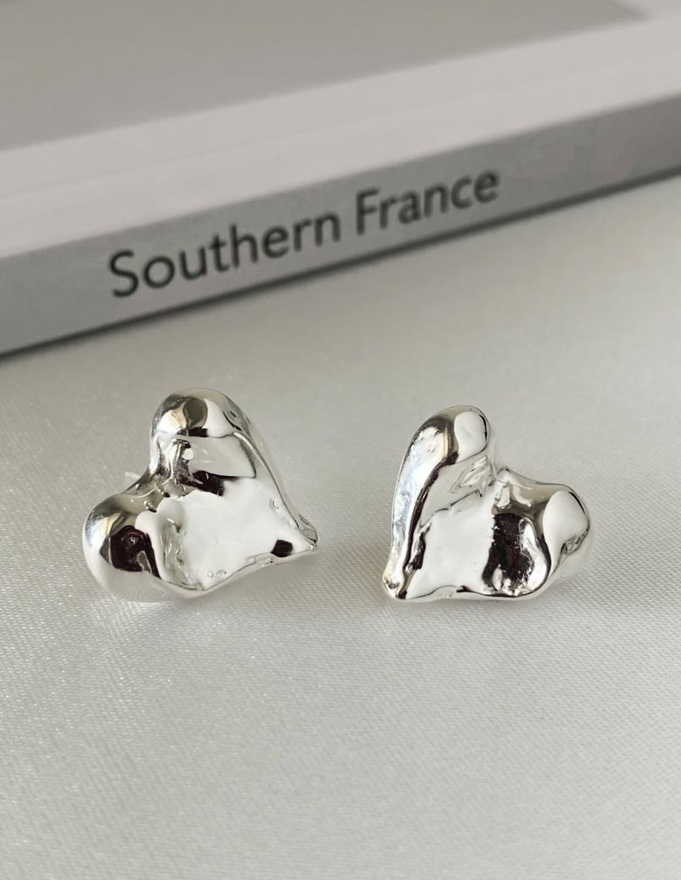 メロウハートピアス シルバー925 – 金属アレルギー対応のアクセサリー