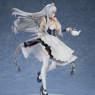 ふわっと広がるスカートからはガーターベルトがチラリ…！優雅さも忘れ