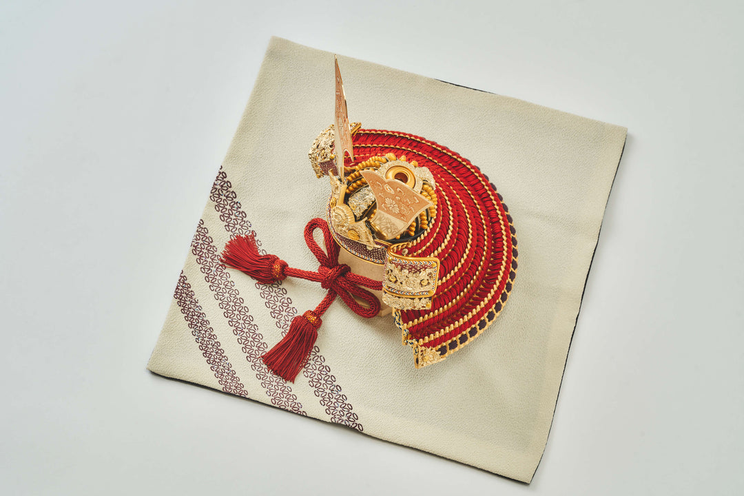 金色に鏨彫の朱兜 – 人形工房 左京