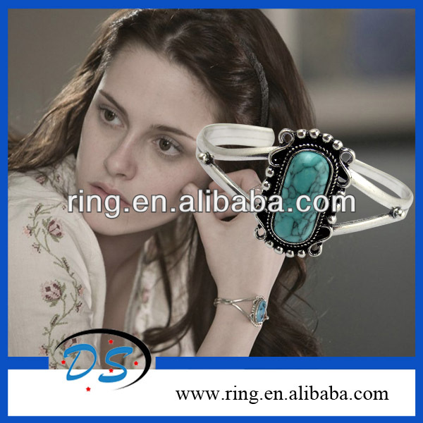 映画 トワイライト ベラのターコイズバングル 映画 トワイライト ベラ