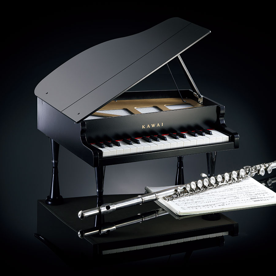 ミニグランドピアノ｜玩具の域を超えた本格的な音色美しいフォルムも