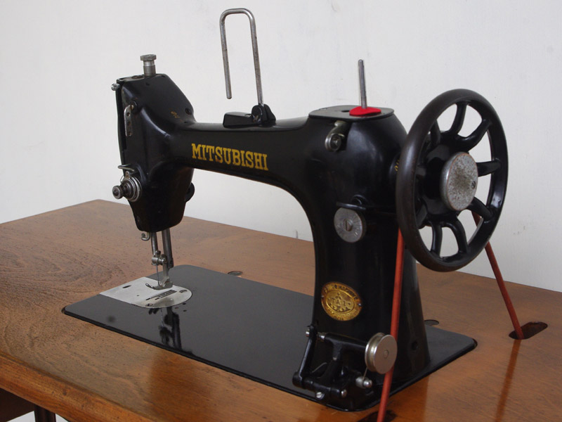 No.535 MITSUBISHI TA-1 三菱製 職業用足踏みミシンアンティークミシン