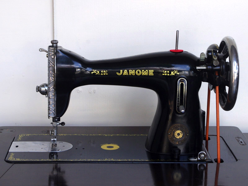 No.588 Janome ジャノメ製 家庭用足踏みミシン：アンティークミシン