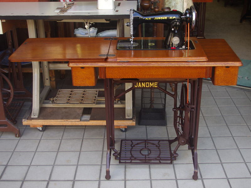 No.714 Janome ジャノメ製 家庭用足踏みミシン：アンティークミシン