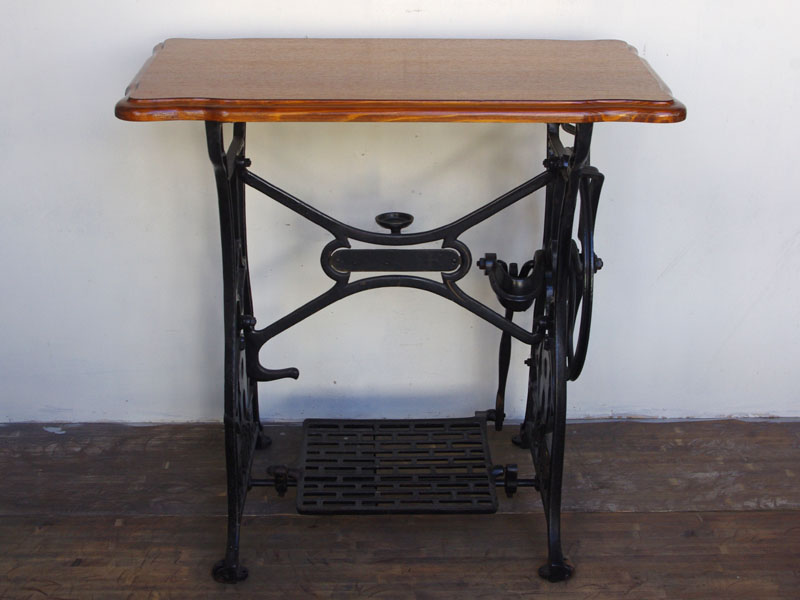 No.924 ドイツ製アンティーク足踏みミシンの鋳鉄脚テーブル