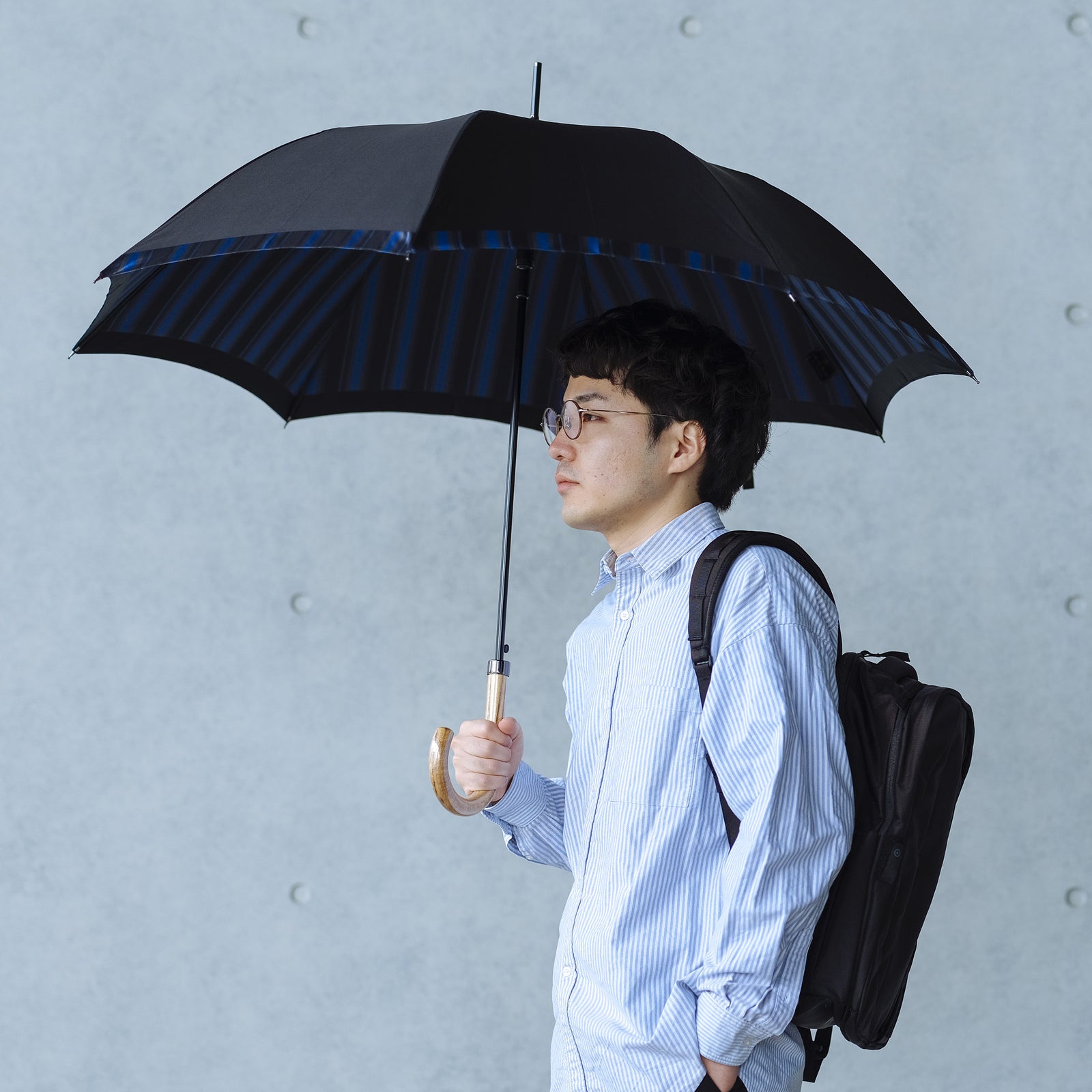 スーツとの相性抜群！ワンタッチのメンズ晴雨兼用傘 8本骨65cm