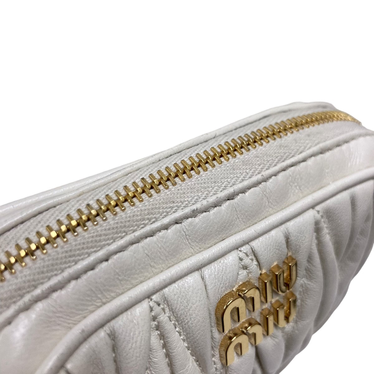 MIU MIU(ミュウミュウ) マテラッセポーチ付き ショルダーバッグ