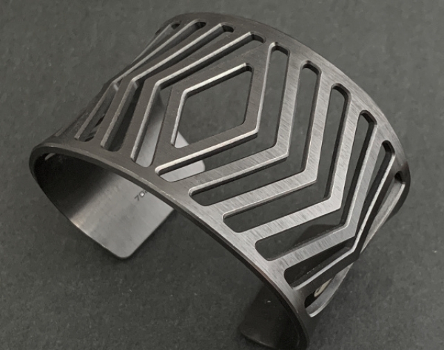 Cut-Out Wide Zirconium Bracelet by Pat Pruitt [ロングブランチ