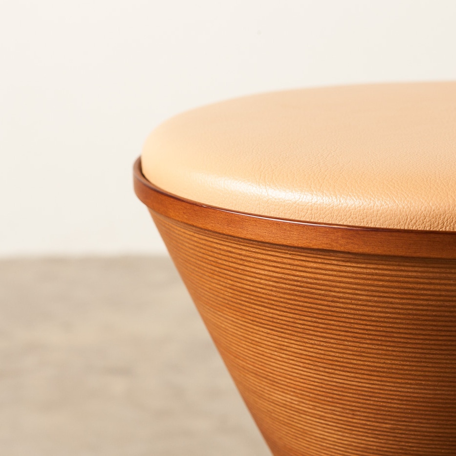 ブナコスツール (本体ブラック 座面本革：ブラック) | ブナコ(BUNACO