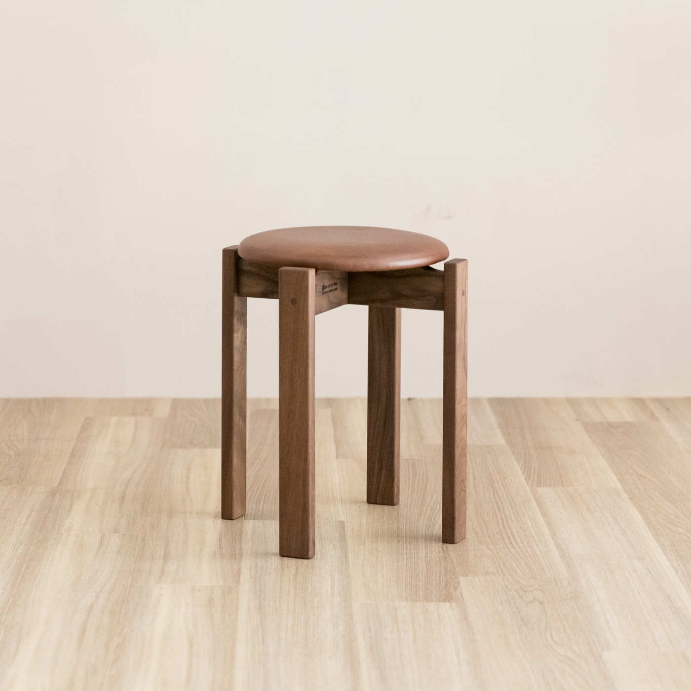 マーク スツール (樹種ウォールナット（オイル仕上げ） 張地ランク