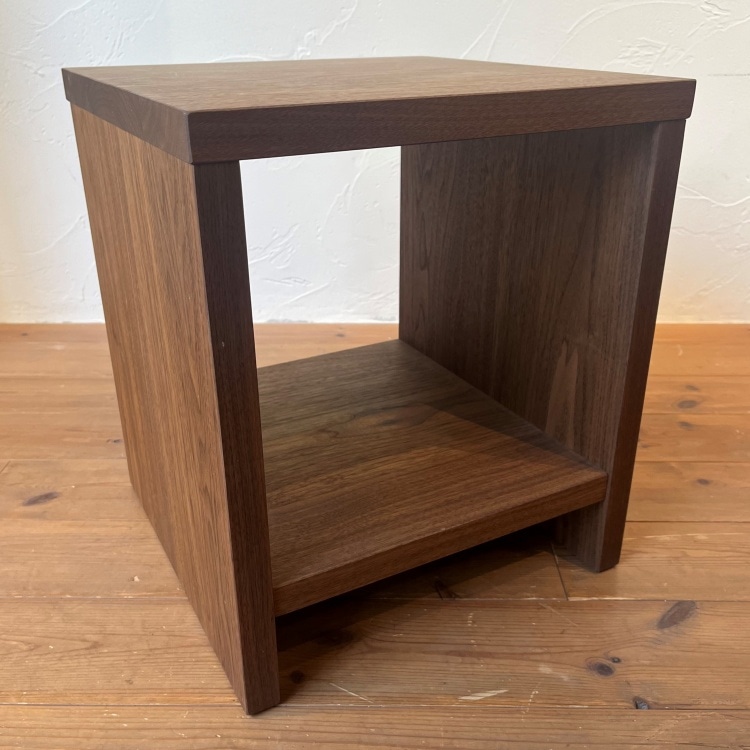 ユニゾン ナイトテーブル （ウォールナット材 高さ40㎝）【OUTLET