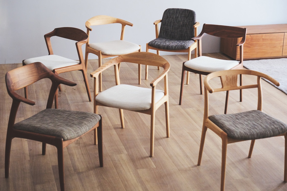 ユナ セミアームチェア (樹種ホワイトオーク 張地ランク合皮) | シキ