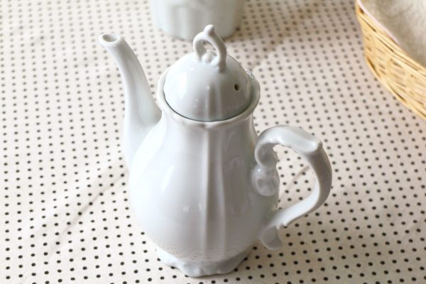 アンティーク調の2〜3人用ティーポット 国産 瀬戸焼 異国情緒が