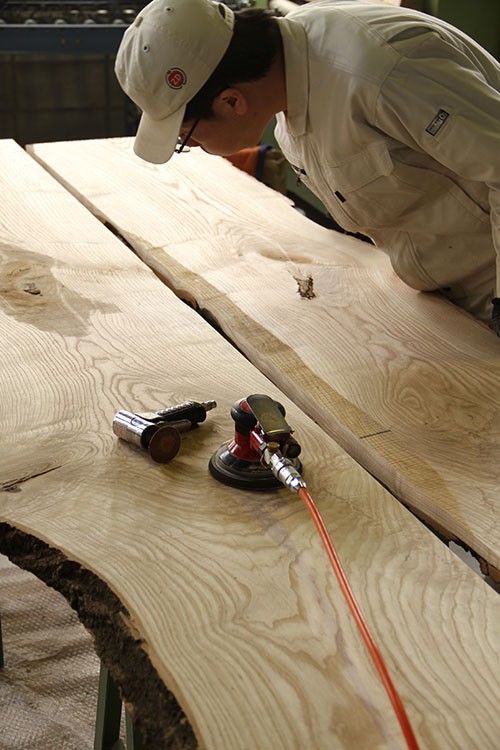 この世でたった一枚の貴重な無垢の天板無垢材 ｜ ダイニングテーブル