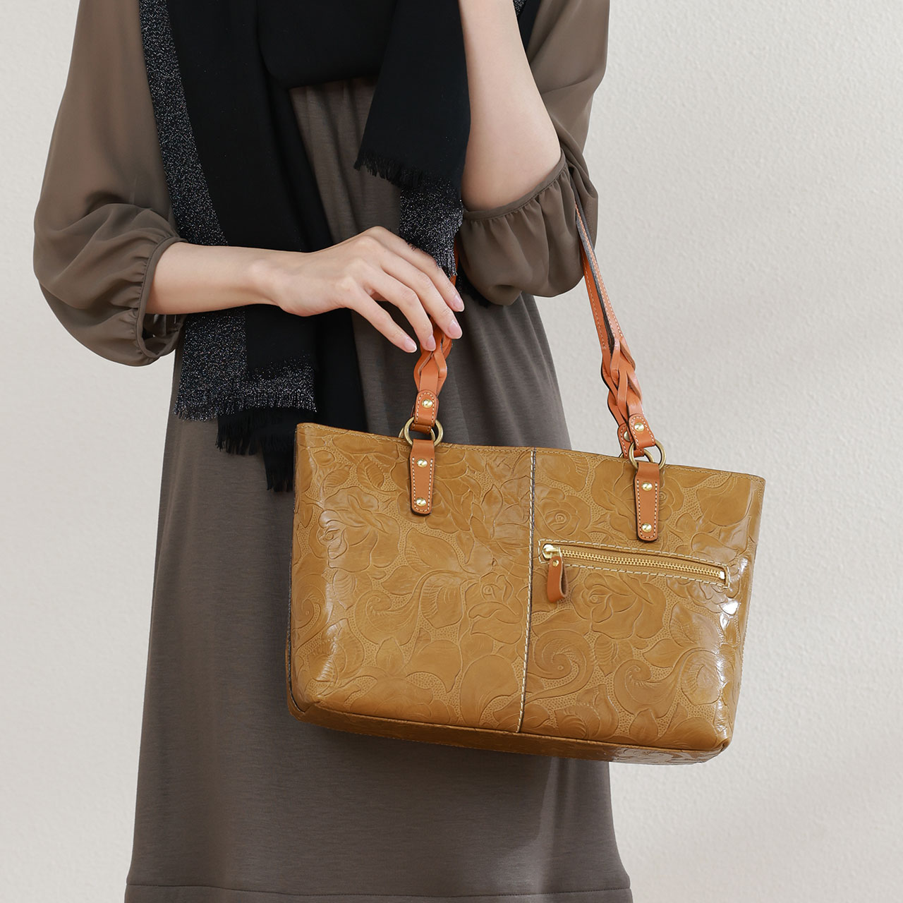 Jamale（ジャマレ） 牛革 トートバッグ レディース ローズ柄 型押し