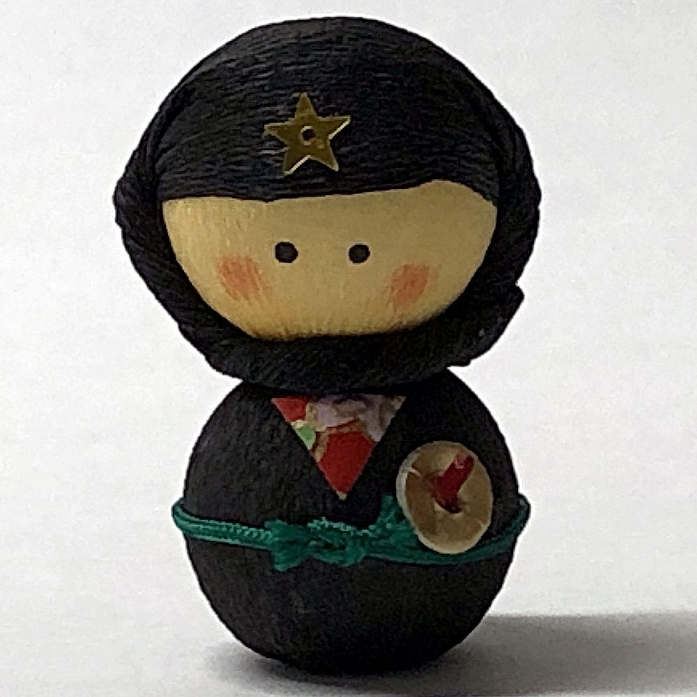 日本のおみやげ民芸玩具起き上がりこぼし人形 黒忍者 メール便 送料