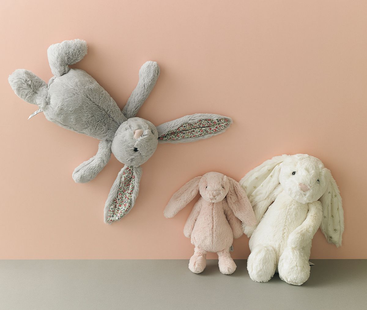 アンティーク コレクションうさぎぬいぐるみ 花の刺繍付き