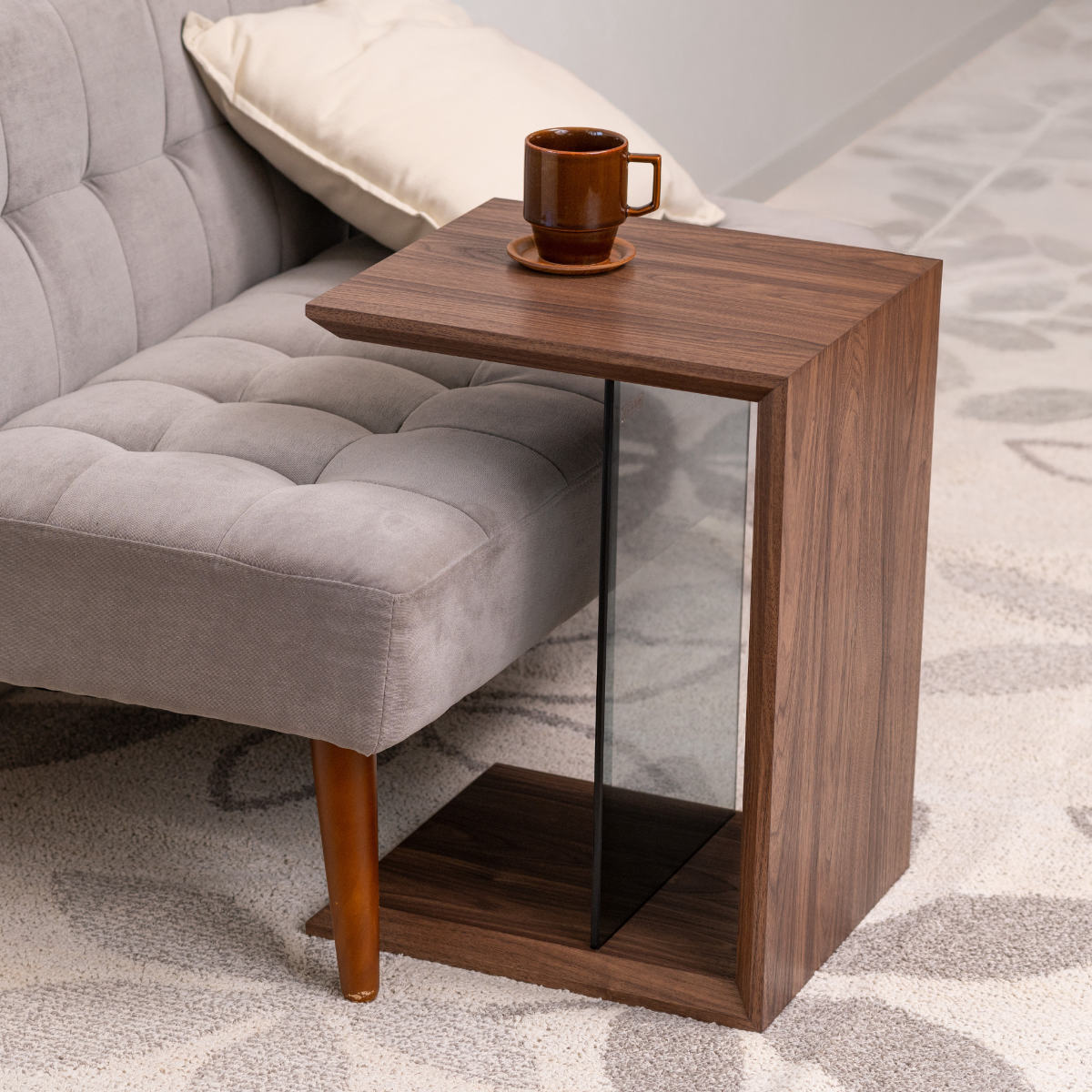 東谷 サイドテーブル 幅54cm 強化ガラス棚 ウォールナット調 （ コの字