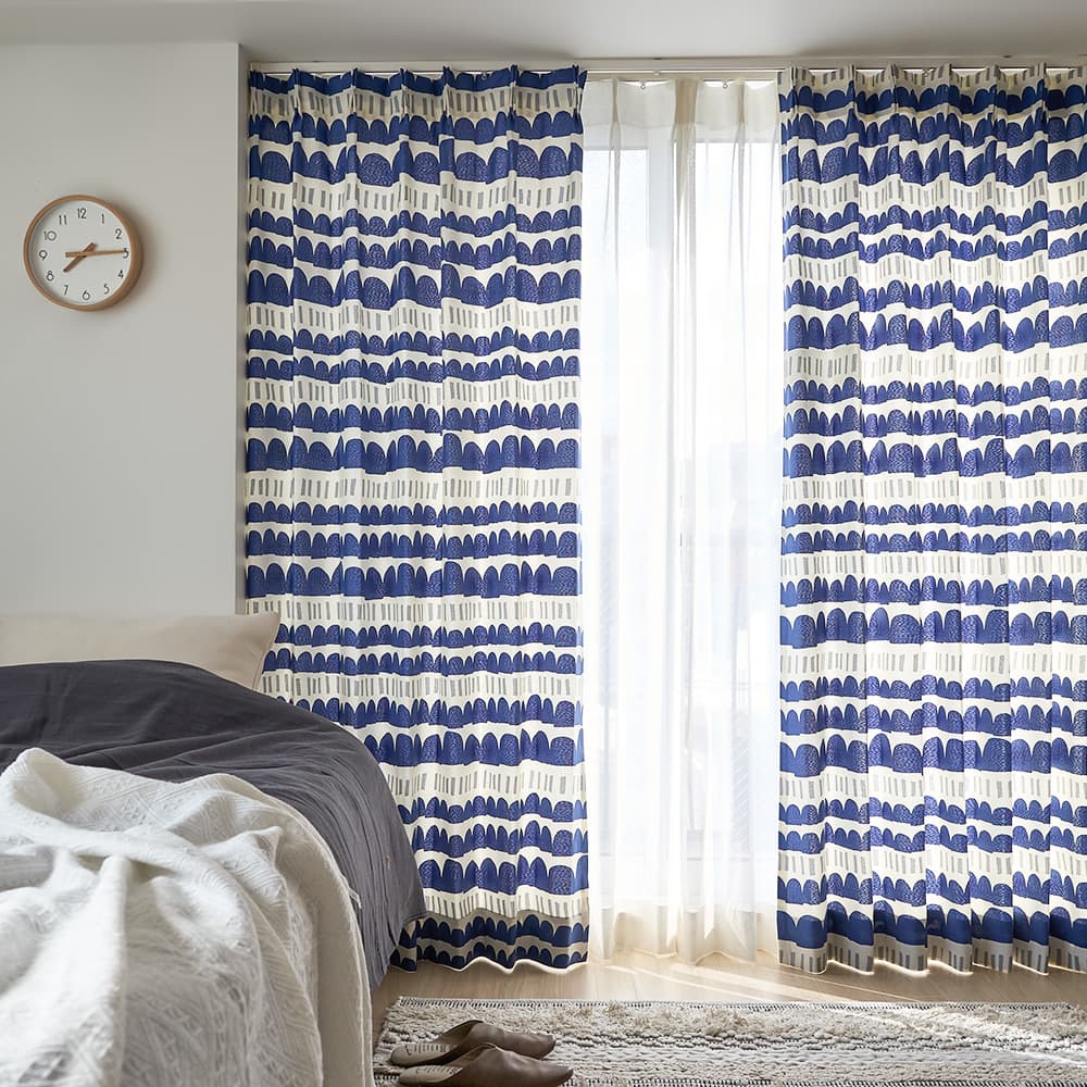 アウトレット サンゲツの手書き風の柄が個性的な、大人モダンな 北欧