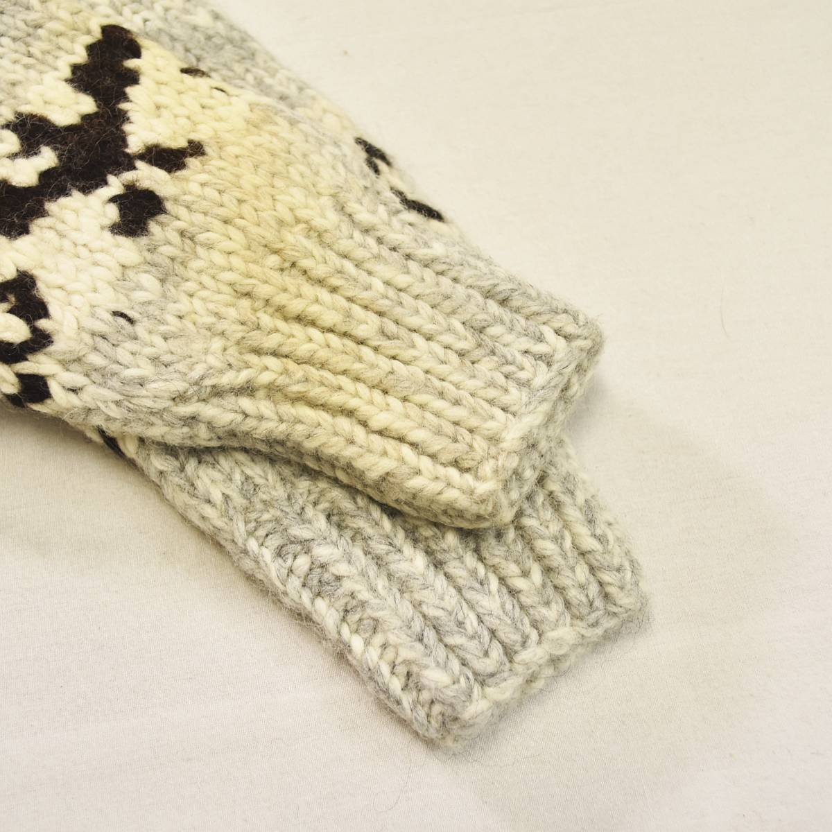 KANATA（カナタ） カナダ製 サンダーバード柄 フルジップアップ