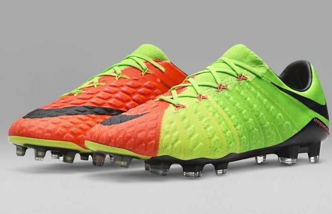 ストライカー」のためのナイキ新スパイク『ハイパーヴェノム3』が発売