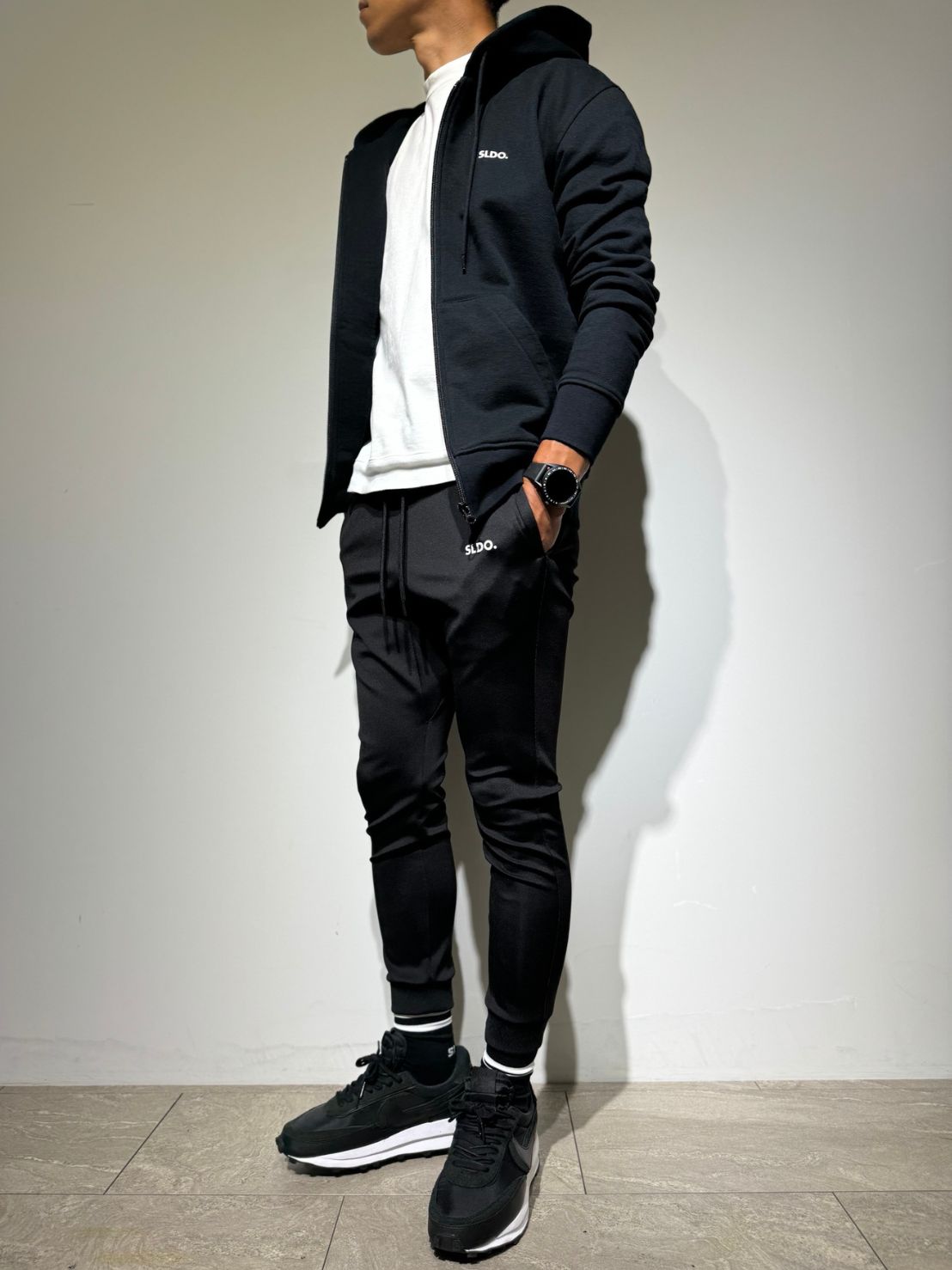 EXCLUSIVE】スウェット ジップフーディー/BLACK (UNISEX) – SLDO.