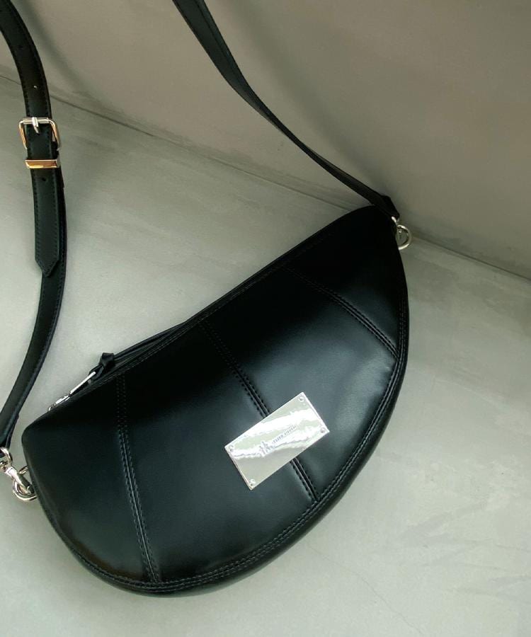 アシンメトリーハーフムーンショルダーバッグ（ショルダーバッグ