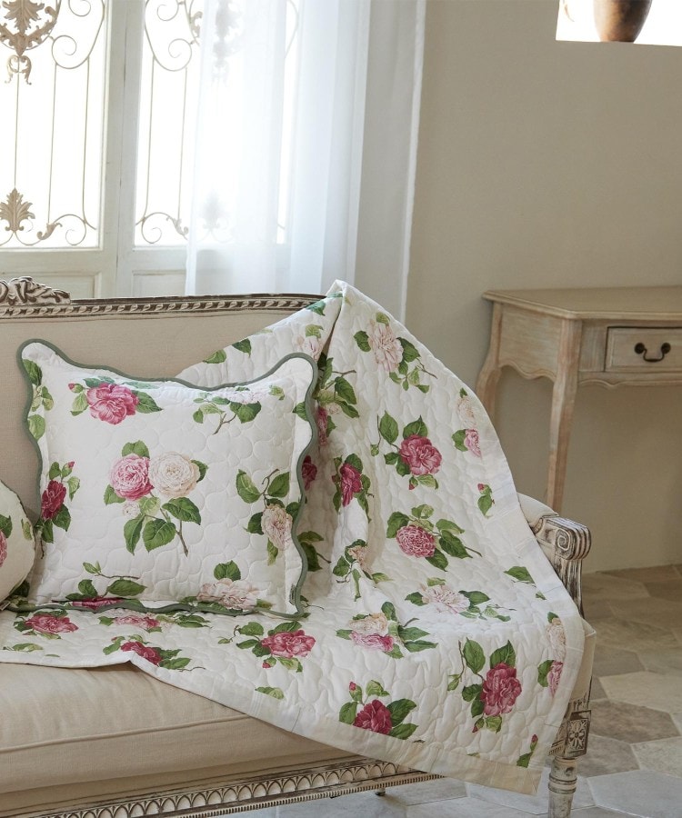 カミール柄 キルトマルチカバー 140×100cm（ベッド・寝具） | LAURA