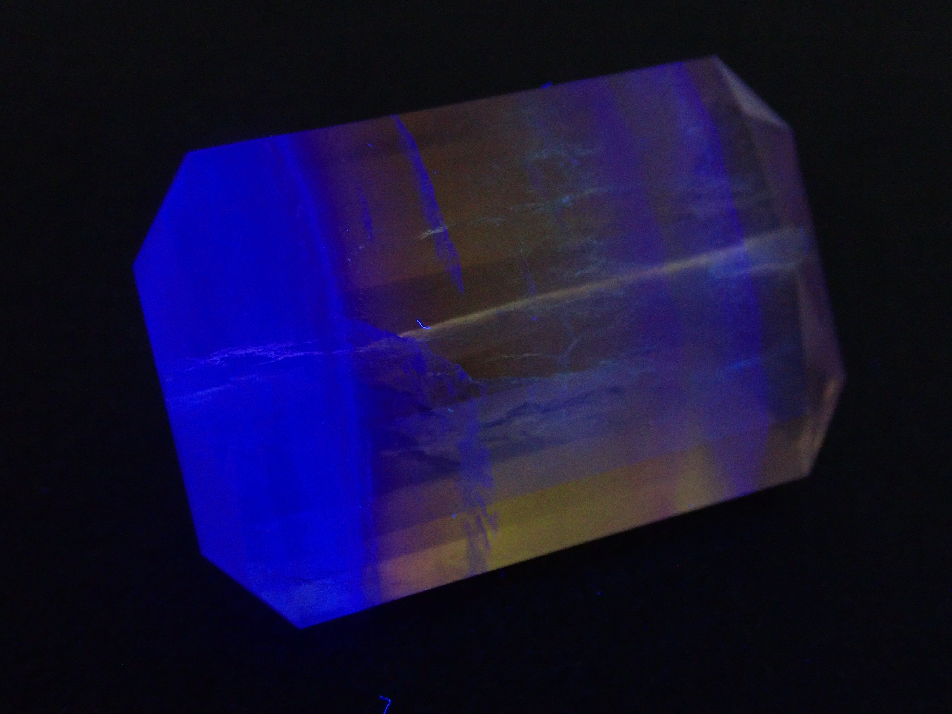 バイカラーフローライト 24.682ctルース