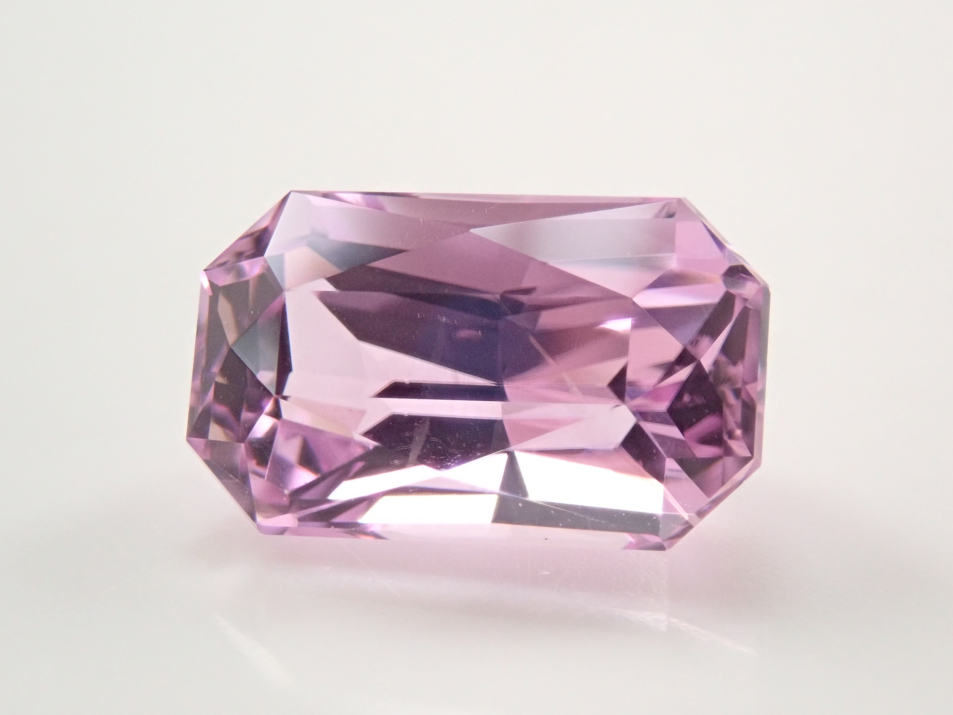 アフガニスタン産クンツァイト（ライラックピンク） 2.993ctルース