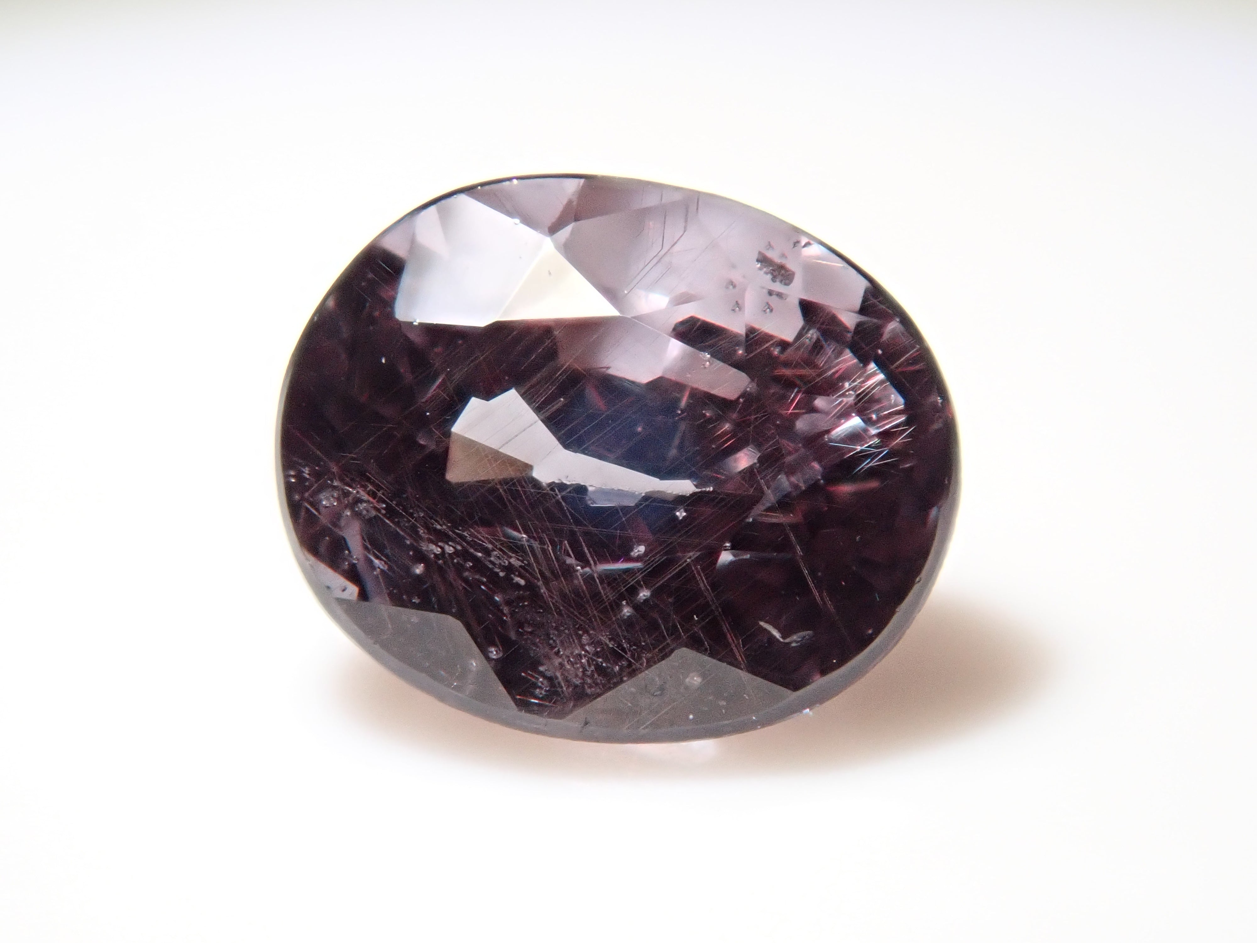 マダガスカル産ベキリーブルーガーネット（カラーチェンジガーネット