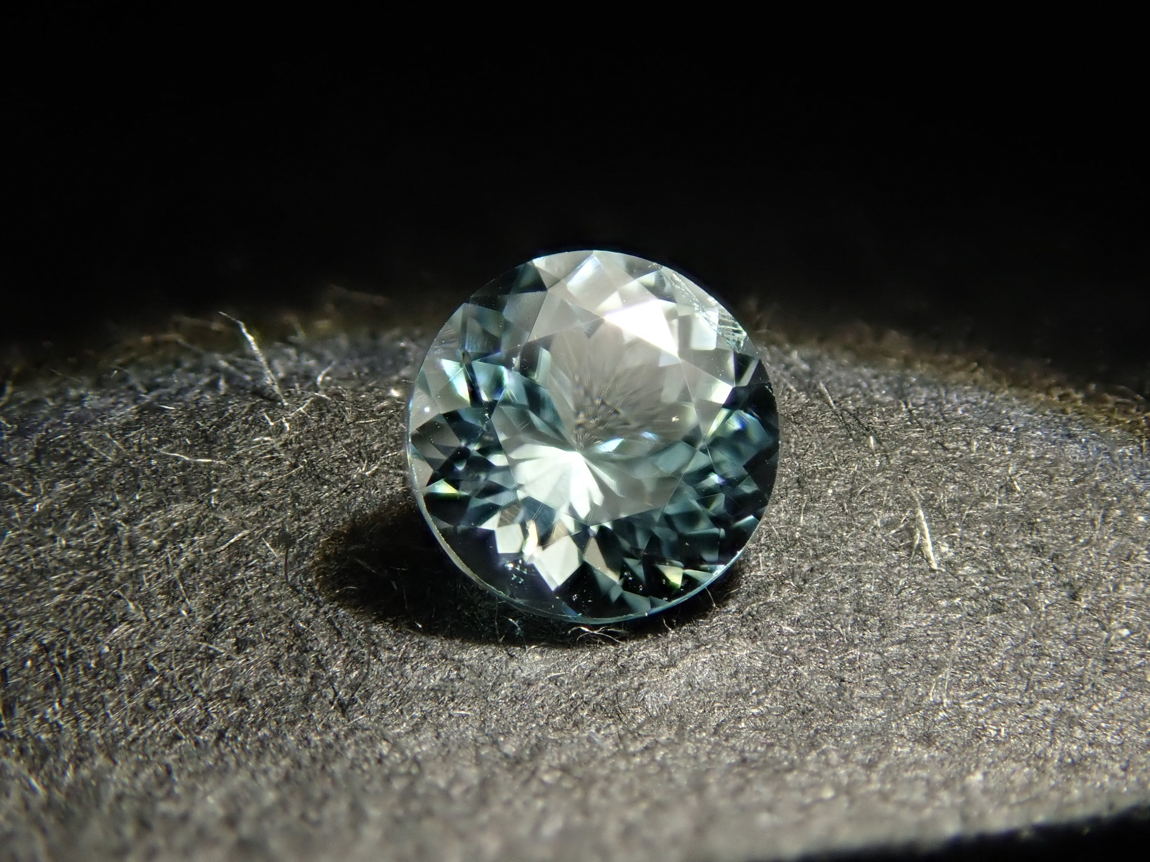 モザンビーク産パライバトルマリン 3.5mm/0.172ctルース