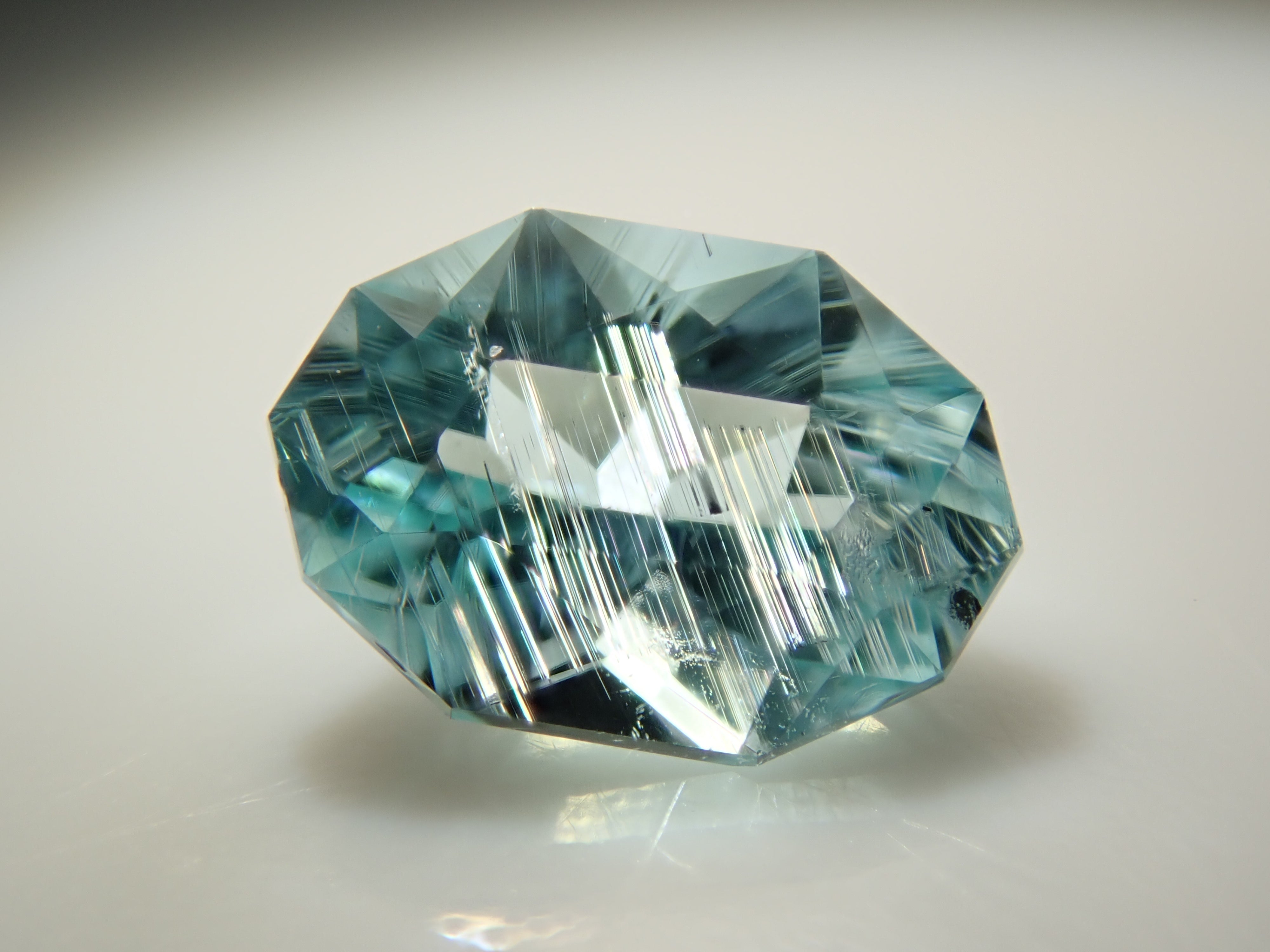 2/18 22時販売】モザンビーク産パライバトルマリン 0.246ctルース