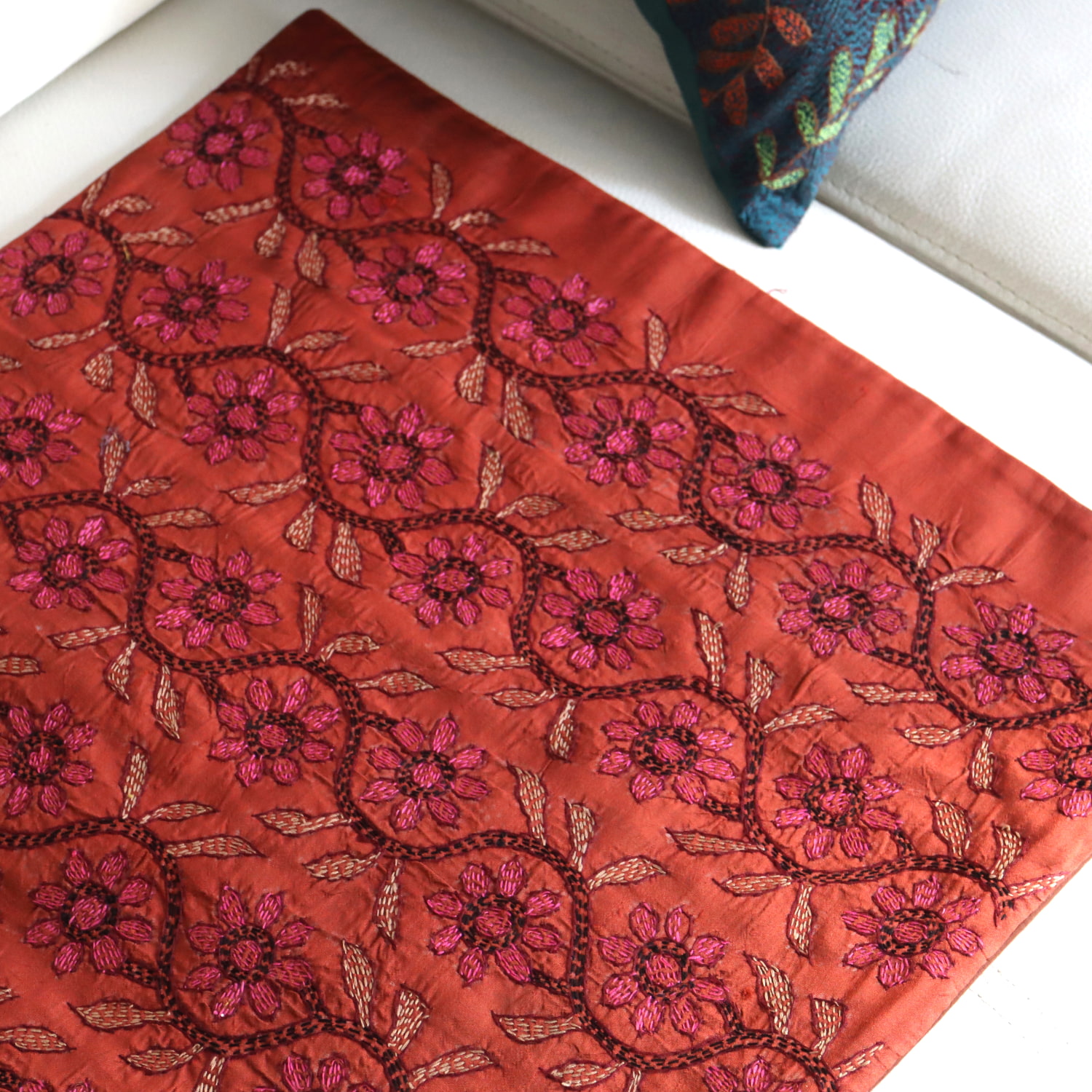 キリムスタイル / カンタ刺繍 シルク クッションカバー38×38cm レンガ